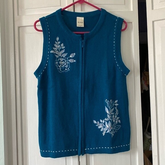 Zip up blue floral embroidered sweater vest. Size S - Picture 1 of 6